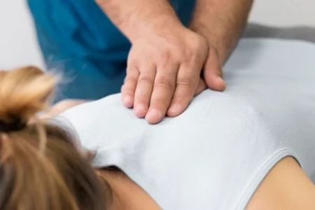 Massoterapia domiciliar em Freguesia (Jacarepaguá), Barra da Tijuca, Pechincha, Taquara e Anil: massagem terapêutica, relaxante e drenagem linfática. Alivie dores e tensões no conforto da sua casa. Agende já!